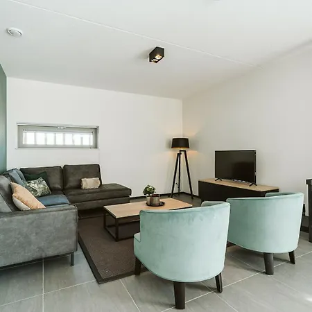 10 Persoons Luxe Holiday home *