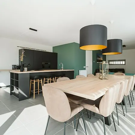 10 Persoons Luxe Holiday home *